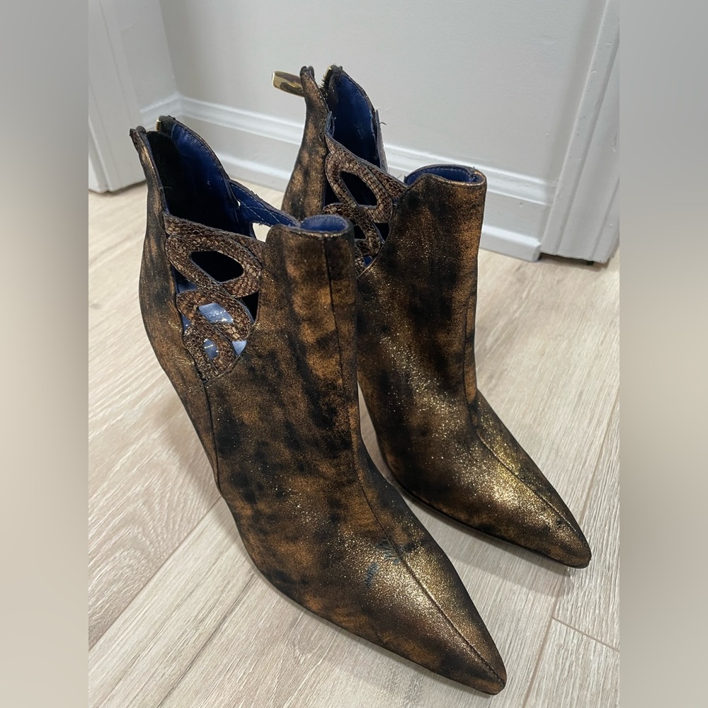 Valentina Rangoni heeled booties size 8
